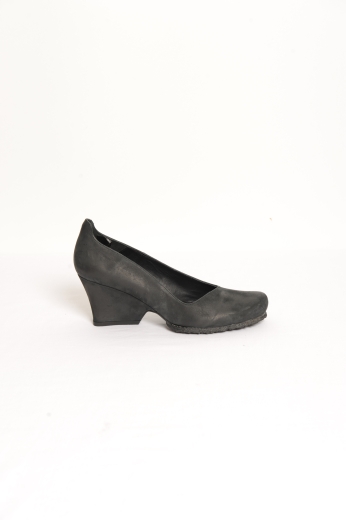 audley-black-nubuck-crepe-soled-court-shoe