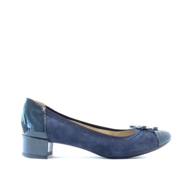 geox-carey-navy-patent-and-suede-low-heeled-pump