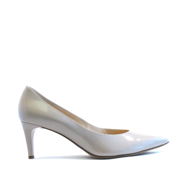 hogl-mid-heel-pearl-nude-patent-court-shoe